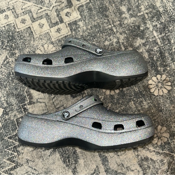CROCS Silver platform Glitter Clogs NWOB - Picture 6 of 8
